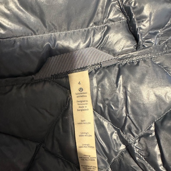 Lululemon light puffer - Picture 3 of 3